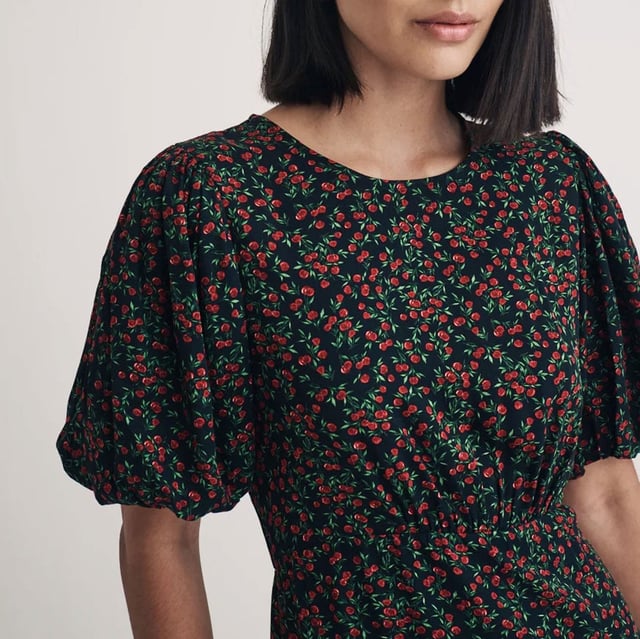 Women's Nobodys Child Tallulah Midi Dress. A new take on Tallulah. Decorated in a red cherry print, we think she’s just what your wardrobe’s always wanted. Style yours with so-now Mary Jane shoes.- Round neck.- Mid-length puff sleeves.- Curved waist seam.- Concealed zip fastening.- Relaxed skirt that skims the body. Material: 100% Ecovero™ Viscose. Ref: D242037MLT.