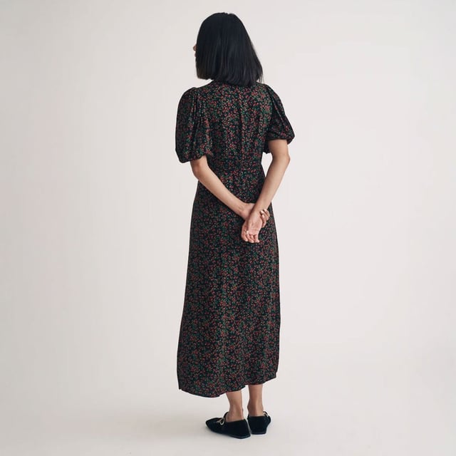 Women's Nobodys Child Tallulah Midi Dress. A new take on Tallulah. Decorated in a red cherry print, we think she’s just what your wardrobe’s always wanted. Style yours with so-now Mary Jane shoes.- Round neck.- Mid-length puff sleeves.- Curved waist seam.- Concealed zip fastening.- Relaxed skirt that skims the body. Material: 100% Ecovero™ Viscose. Ref: D242037MLT.