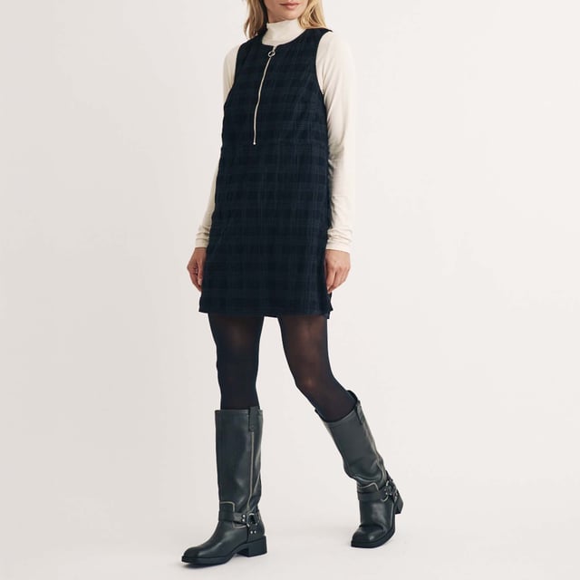 Women's Nobodys Child Homerton Mini Dress. A dream day dress. This black check pinny is perfect for every season. The shift shape is so easy to wear - plus there’s statement pockets.- Style yours with everything you already own.- Round neck.- Half zip fastening.- Pockets. Material: 100% Organic Cotton. Ref: D241876BLK.