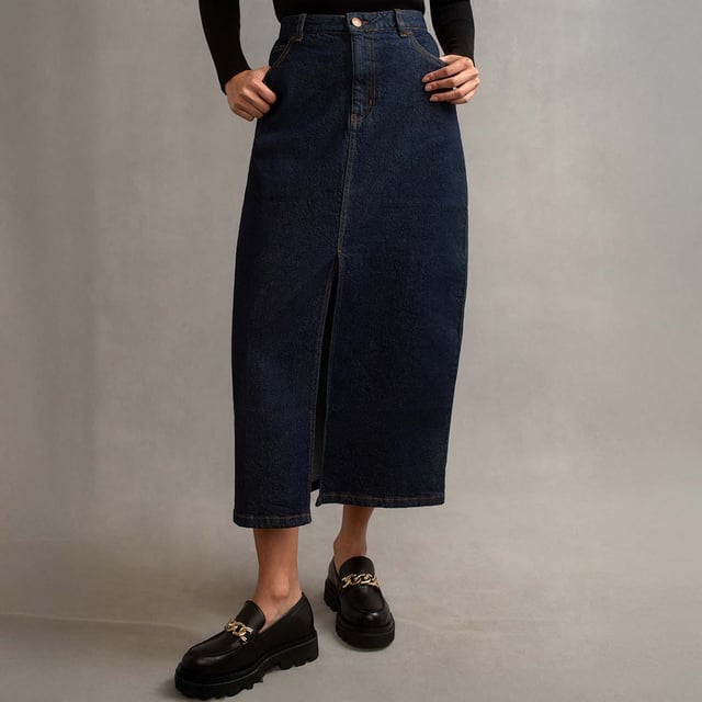 Women's Nobodys Child Denim Column Skirt. This season the iconic denim skirt has got a little longer and we’re in love. Cut to a midi column shape, this stylish new number is made in an inky indigo blue. Don’t miss the subtle NC embroidery stitched on the back pocket. Wear it with everything from tank tops to super soft knits.- Front and back pockets.- Belt loops.- Classic five pocket style.- Tobacco coloured stitching.- Copper-tone NC button.- Zip fly.- Centre slit. Material: 99% Organic Cotton, 1% Elastane. Ref: B231982BLU.