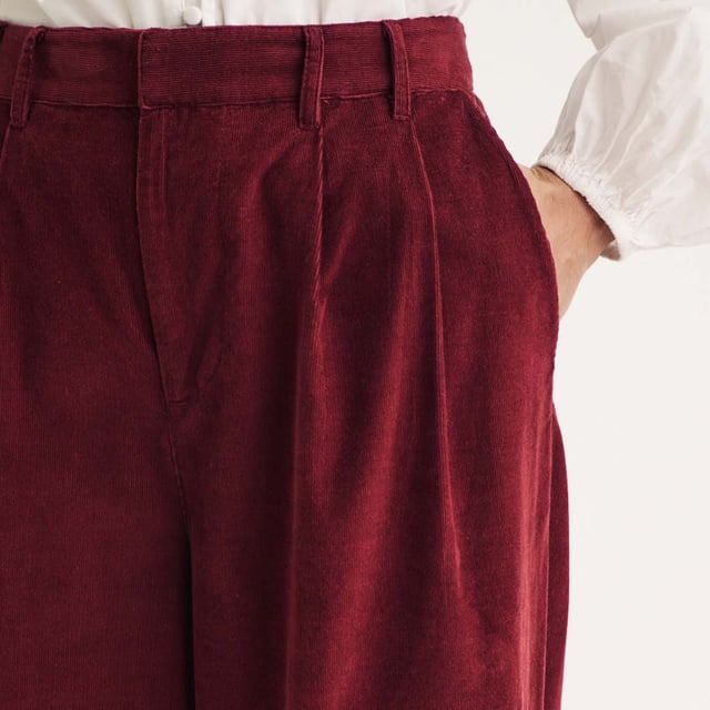 Women's Nobodys Child Ava Cord Pleated Wide Leg Trousers. The definition of relaxed tailoring. These rich red trousers sit high on the waist with a double pleat front and a stylish wide leg. Wear with your best white blouse and black boot combo.- Pockets.- Belt loops.- Zip fastening with button.- High waisted.- Wide leg cut that skims the body.- Size tip: we recommend your usual size. Material: 100% Organic Cotton. Ref: B242733RED.