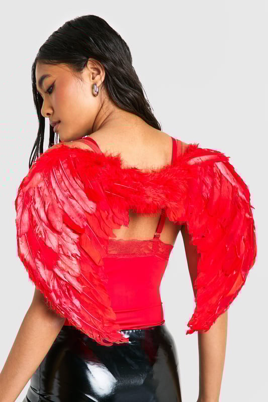Oversized feather wings for a dramatic effect
        Adjustable straps for secure and comfortable wear
        Textured feather design for a realistic look
        Lightweight construction for ease of movement
        Versatile accessory for various costume themes
    
    Transform your look with these striking oversized feather wings, perfect for adding a touch of fantasy to your Halloween ensemble or themed party outfit. The wings feature a textured feather design that creates a lifelike appearance, while the oversized silhouette ensures you'll make a grand entrance wherever you go. Easily secured with adjustable straps, these wings are designed for comfort and wearability throughout your event. Style them with a sleek, form-fitting outfit to really let the wings take centre stage - try pairing with a black mini dress and statement boots for a bold, edgy look. Whether you're channelling a dark angel, a mythical creature, or simply want to add a dramatic flair to your costume, these versatile wings are sure to turn heads and spark conversation at any gathering.