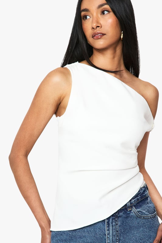 Steal the style top spot in a statement separate from the tops collectionCamis or crops, bandeaus or bralets, we've got all the trend-setting tops so you can stay statement in separates this season. Hit refresh on your jersey basics with pastel hues and pick a quirky kimono to give your ensemble that Eastern-inspired edge. Off the shoulder styles are oh-so-sweet, with slogans making your tee a talking point.