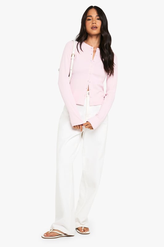Steal the style top spot in a statement separate from the tops collectionCamis or crops, bandeaus or bralets, we've got all the trend-setting tops so you can stay statement in separates this season. Hit refresh on your jersey basics with pastel hues and pick a quirky kimono to give your ensemble that Eastern-inspired edge. Off the shoulder styles are oh-so-sweet, with slogans making your tee a talking point.