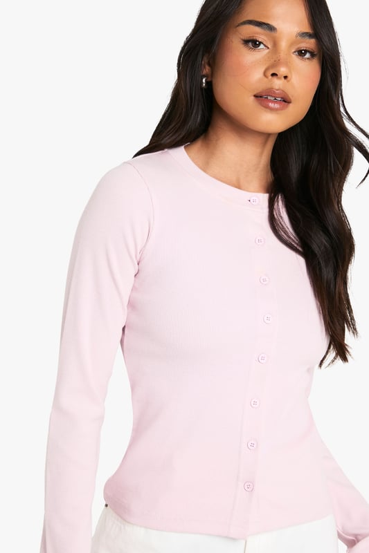 Steal the style top spot in a statement separate from the tops collectionCamis or crops, bandeaus or bralets, we've got all the trend-setting tops so you can stay statement in separates this season. Hit refresh on your jersey basics with pastel hues and pick a quirky kimono to give your ensemble that Eastern-inspired edge. Off the shoulder styles are oh-so-sweet, with slogans making your tee a talking point.