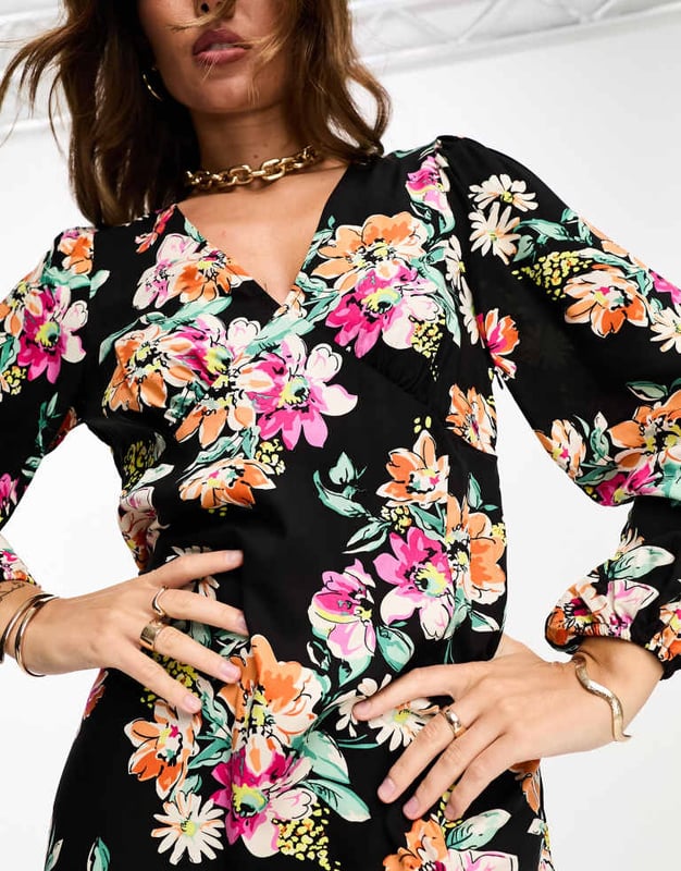 Dresses by Vila Do get caught wearing it twice Floral design V-neck Side split Regular fitSold By: Asos