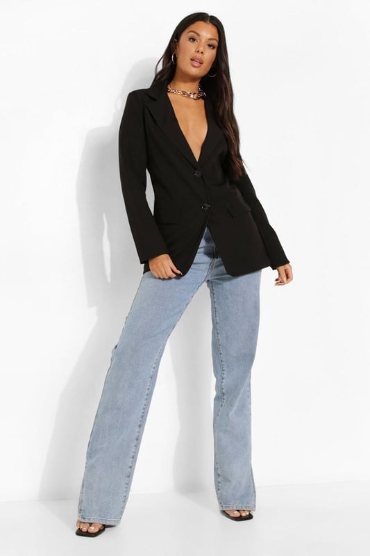 A menswear classic with a feminine edge, add a touch of soft tailoring to your wardrobe with a blazer. Resembling a suit jacket but cut more casually for an effortlessly chic look, blazers are the trans-seasonal piece you need. Featuring lapels and button detailing, we've got blazers for women who wanna bring a new kinda energy to their outfits. Team a double breasted blazer with some heel boots, or get on board with the oversized trend and go for longline pieces for an edgy vibe.Style: BlazerDesign: PlainFabric: Bi StretchLength: RegularNeckline: CollaredSleeve Length: Long Sleeve