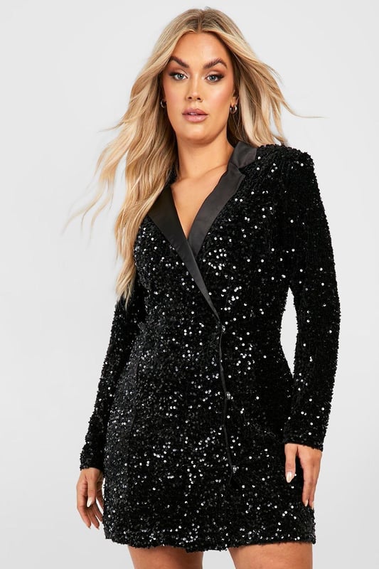 Bring a new kinda attitude in this latest piece from our collection of plus size dresses. Available in UK sizes 16-24, our range of curve dresses carries all the on-trend pieces you need to feel confident. Whether it's a plus size black dress or skater style you're adding to your basket, we promise no more awkward fits, just dresses you can depend on. Work a flattering plus size t-shirt dress or smock shapes during the day, then take on the night in sexy styles, maxi lengths and Bardot necklines. From sexy plus size dresses to work-wear appropriate options, shop it all on boohoo.Style: Blazer DressFabric: Velvet
