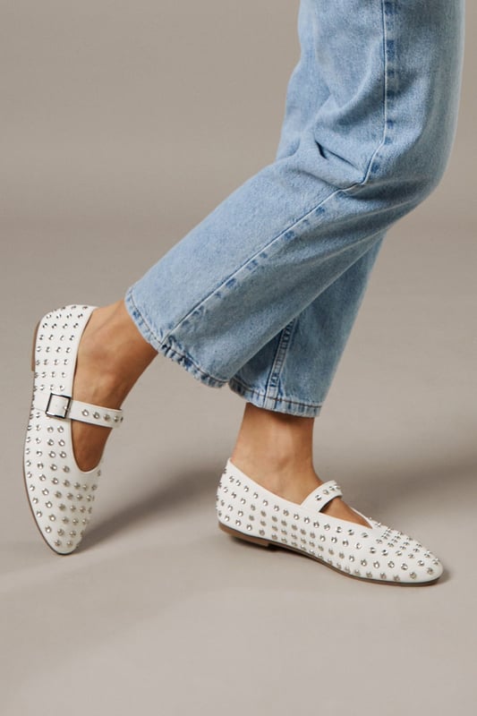 Charming Mary Jane style with adjustable strap
        Dazzling diamante embellishments for added sparkle
        Comfortable flat heel, perfect for all-day wear
        Versatile faux leather construction
        Elegant almond toe shape
    
    Step out in style with the Peighton Diamante Mary Jane Ballet Pump from Faith. These enchanting flats combine classic charm with contemporary flair, making them a versatile addition to your footwear collection. The eye-catching diamante embellishments add a touch of glamour, perfect for elevating your evening ensembles. Pair them with cropped jeans and a flowing blouse for a chic daytime look, or team them with a little black dress for a night out on the town. The comfortable flat heel ensures you can dance the night away without compromising on style. Whether you're meeting friends for drinks or heading to a trendy bar, these ballet pumps will keep you looking fabulous from dusk till dawn. The adjustable strap provides a secure fit, while the almond toe shape offers a timeless silhouette that complements a variety of outfits.