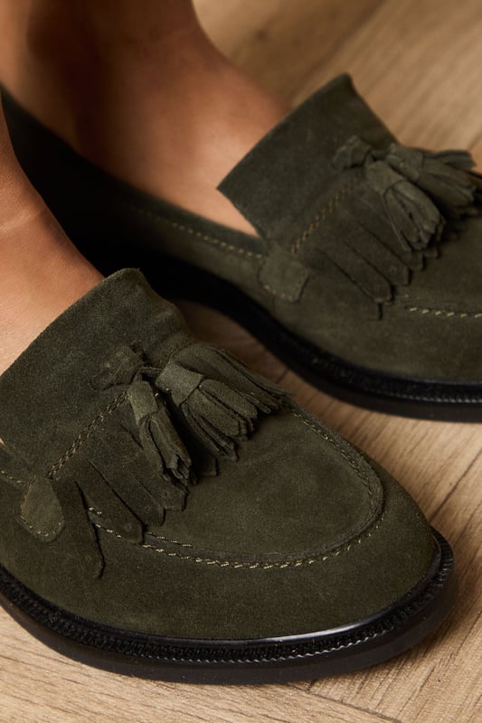 Crafted with soft suede material for everyday comfort
        Decorative tassel detail adds a playful feminine touch
        Classic loafer silhouette with a modern twist
        Flat heel height (under 2cm) ensures all-day wearability
        Durable synthetic outsole provides reliable grip
    
    The Brighton Suede Tassel Loafers from Oasis present the perfect blend of comfort and style for your casual wardrobe. These charming flats showcase delightful tassel detailing that brings character to any ensemble. Style them as seen with relaxed denim jeans and a crisp button-down shirt for an effortlessly chic daytime look. The versatile design makes these loafers ideal for family gatherings, weekend brunches, or casual office environments. Their comfortable flat design ensures you can navigate busy days with ease, whilst the classic silhouette offers timeless appeal that complements both trousers and dresses. Perfect for the woman who values both practicality and feminine details, these loafers will quickly become your go-to footwear for occasions that call for understated elegance with a playful twist.
