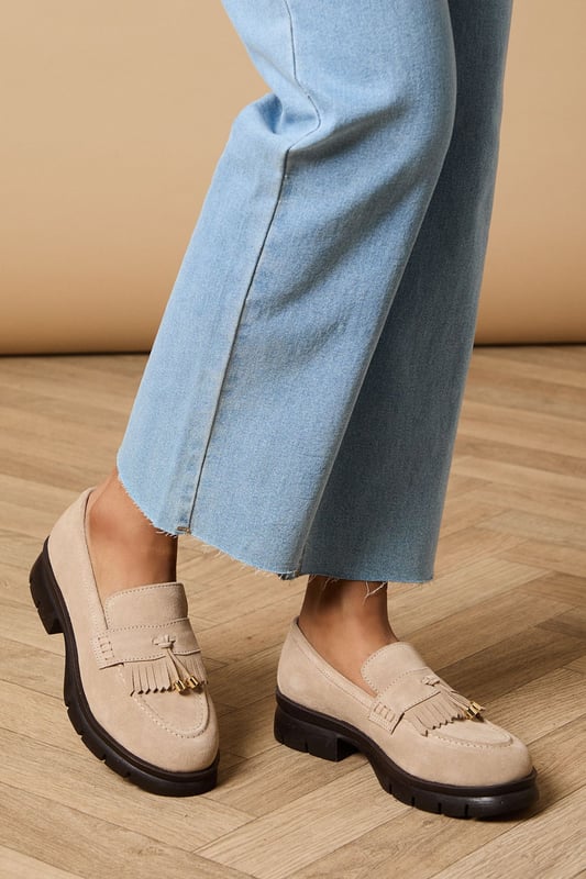 Crafted from soft suede with decorative tassel detailing for a classic finish
        Chunky sole provides excellent grip and all-day comfort
        Flat heel height (under 2cm) ideal for extended wear
        Traditional loafer silhouette with contemporary proportions
        Gold-tone hardware accent adds a subtle touch of sophistication
    
    The Brooke Suede Tassel Loafers from Oasis present the perfect blend of comfort and style for your everyday wardrobe. These versatile flats showcase charming tassel detailing that nods to traditional loafer design whilst maintaining a fresh, feminine appeal. Style them as seen with relaxed denim and a flowing blouse for casual weekend brunches, or pair with tailored trousers and a crisp shirt for a smart-casual office look. The chunky, durable sole offers practical wearability whilst the neutral tone ensures these loafers will complement virtually any outfit in your collection. Perfect for city exploring, shopping trips or casual gatherings where comfort cannot be compromised, these loafers will quickly become your go-to footwear choice for occasions that require both style and practicality.