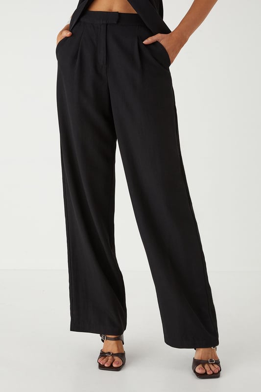 Tailored wide leg design for a dramatic silhouette that commands attention
        Practical side pockets perfect for stashing your essentials on a night out
        High-rise waistband to flatter your figure and provide comfortable all-day wear
        Smooth twill fabric that drapes beautifully with movement
        Versatile design that transitions effortlessly from day to evening events
    
    Make a statement in these MissPap Twill Wide Leg Tailored Trousers, designed to turn heads wherever you go. The dramatic wide leg cut creates a bold silhouette that flows gracefully with every step, whilst the high-rise waistband accentuates your waist for a figure-flattering effect. Style with a cross-halter top as shown for a night on the town, or dress down with a fitted tee and trainers for daytime chic. These trousers work brilliantly for family gatherings when paired with a soft blouse and flat sandals, or amp up the drama for evening drinks with strappy heels and statement jewellery. The side pockets add practical functionality to this fashion-forward piece, making these trousers the perfect addition to your wardrobe for those who want to showcase their confident style whilst maintaining comfort.