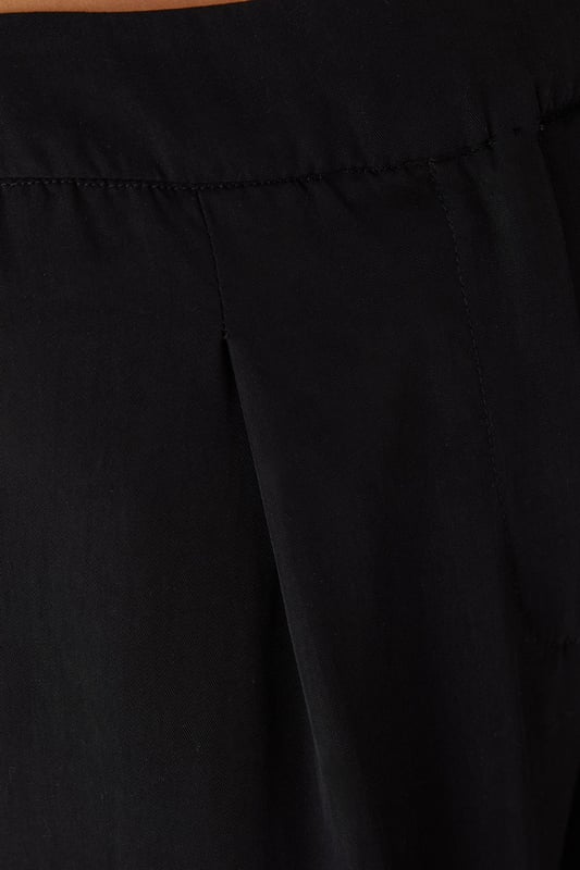 Tailored wide leg design for a dramatic silhouette that commands attention
        Practical side pockets perfect for stashing your essentials on a night out
        High-rise waistband to flatter your figure and provide comfortable all-day wear
        Smooth twill fabric that drapes beautifully with movement
        Versatile design that transitions effortlessly from day to evening events
    
    Make a statement in these MissPap Twill Wide Leg Tailored Trousers, designed to turn heads wherever you go. The dramatic wide leg cut creates a bold silhouette that flows gracefully with every step, whilst the high-rise waistband accentuates your waist for a figure-flattering effect. Style with a cross-halter top as shown for a night on the town, or dress down with a fitted tee and trainers for daytime chic. These trousers work brilliantly for family gatherings when paired with a soft blouse and flat sandals, or amp up the drama for evening drinks with strappy heels and statement jewellery. The side pockets add practical functionality to this fashion-forward piece, making these trousers the perfect addition to your wardrobe for those who want to showcase their confident style whilst maintaining comfort.
