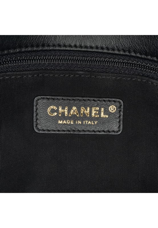 This flap bag features a tweed body with sequin details a faux pearl handle a leather woven chain shoulder strap with leather guard a front flap with interlocking Cs and twist lock closure and an interior zip pocket.Brand: ChanelCondition: Pre-lovedType: SatchelRating: B+Main Material: fabricDimensions (LxWxD): 16x23x7Strap Drop: 52Handle Drop: 20Comments: Exterior Back Creased Worn. Exterior Bottom Worn. Lock Scratched. Exterior Corners Worn. Embellishment Scratched. Exterior Front Loose Stitching Worn. Exterior Handle Worn. Interior Pocket Worn. Interior Lining Scratched Worn. Practical Attachment Scratched. Exterior Side Worn. Exterior Top Worn. Zipper Scratched.