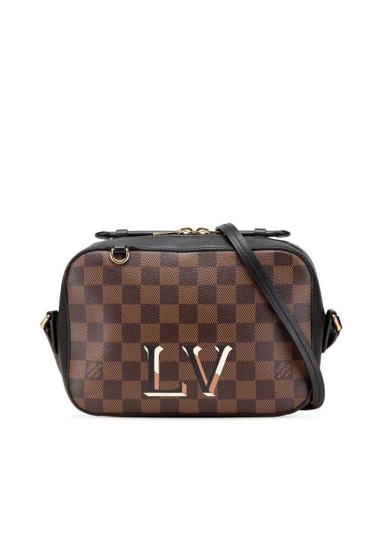 The Santa Monica features a damier ebene canvas body with leather trim a flat leather top handle a detachable flat leather strap a top zip closure and an interior slip pocket.Brand: Louis VuittonCondition: Pre-lovedType: SatchelRating: B+Main Material: CanvasDimensions (LxWxD): 14.5x21x7Strap Drop: 56Comments: Exterior Bottom Scratched. Exterior Corners Worn. Exterior Handle Creased Worn. Interior Lining Worn. Interior Lining stained with Other. Practical Attachment Scratched. Exterior Top stained with Other. Zipper Scratched.