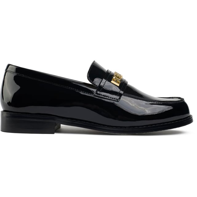 A statement piece crafted from premium high-shine patent leather. This sophisticated loafer by Holland Cooper is adorned with iconic gold hardware over the toe for a distinctive and luxurious touch. Perfect for elevating any outfit, the Abbot Loafer seamlessly blends timeless design with bold branding, making it a must-have addition to your footwear collection.