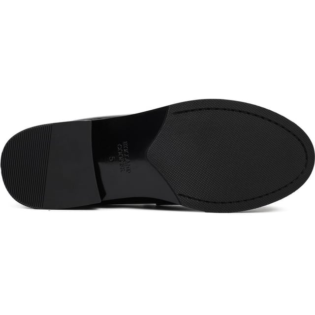A statement piece crafted from premium high-shine patent leather. This sophisticated loafer by Holland Cooper is adorned with iconic gold hardware over the toe for a distinctive and luxurious touch. Perfect for elevating any outfit, the Abbot Loafer seamlessly blends timeless design with bold branding, making it a must-have addition to your footwear collection.