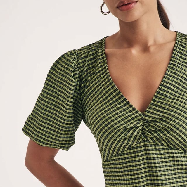Women's Nobodys Child Liza Gingham Mini Dress in Green Womens Nobody's Child Liza Gingham Mini Dress in greenPrepare to fall in love with Liza. A flattering low v-neck and so-now khaki shade get a massive check from us. Take a walk on the wild side and style yours with statement shoes that shine.- V-neck- Short puff sleeves - Concealed zip fastening - Designed for a relaxed cut - 64% Organic cotton 35% Polyester 1% Elastane. Machine washable.- Ref: D242050GRN