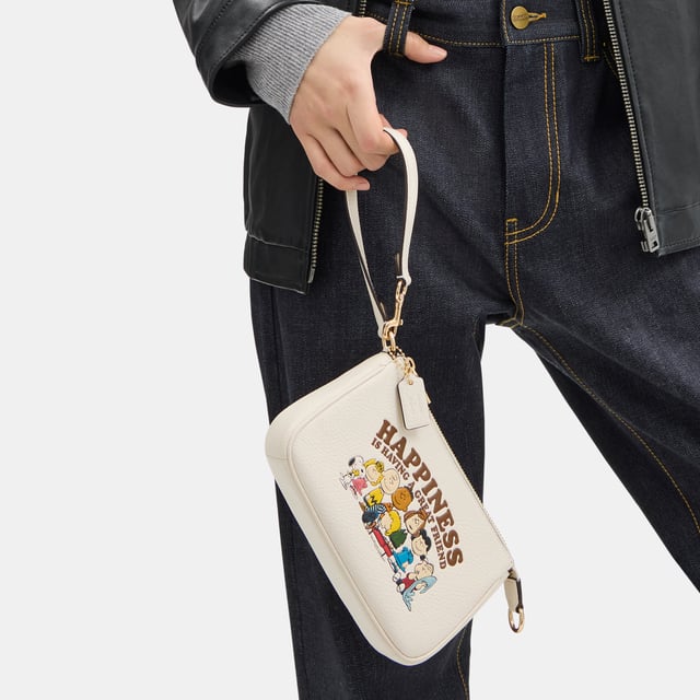 大人気アイテム【COACH x Peanuts】Nolita 19 ショルダーバッグ COACH® Outlet | Coach X Peanuts Nolita 19