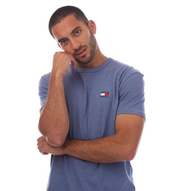 Mens Tommy Hilfiger Tonal Badge T- Shirt in blue.- Ribbed crewneck.- Short sleeves.- Slightly dropped shoulders.- Tonal Tommy badge patch on chest.- Tommy Jeans branding.- Regular fit.- 100% Cotton.- Ref.: DM0DM20322DSF