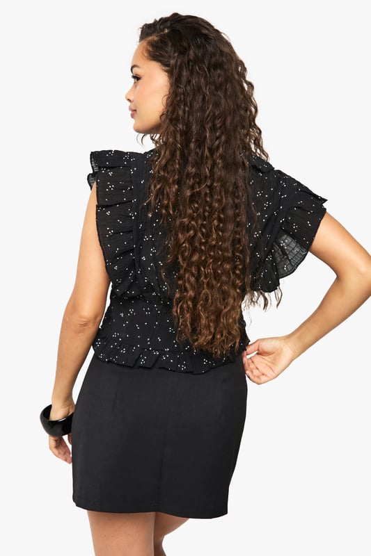 Flirty V-neckline with charming front tie detail for adjustable styling
        Feminine ruffle sleeves adding playful movement and dimension
        Delicate all-over floral print creating visual interest
        Loose fit design offering comfortable, relaxed silhouette
        Cropped length perfect for high-waisted bottoms
    
    This enchanting ruffle blouse from Boohoo brings carefree charm to your everyday wardrobe. The loose-fitting silhouette creates an effortlessly chic look whilst the front tie detail allows you to customise your neckline depth. Style with your favourite denim shorts and trainers for daytime outings, or pair with a fitted mini skirt as seen on our model for casual gatherings. The ruffle sleeve detailing adds a touch of femininity that works beautifully for family brunches or weekend coffee dates. For cooler evenings, layer under a lightweight denim jacket and finish with simple hoop earrings. The versatile design makes this blouse a true wardrobe hero that transitions seamlessly from casual park days to relaxed evening drinks with friends.