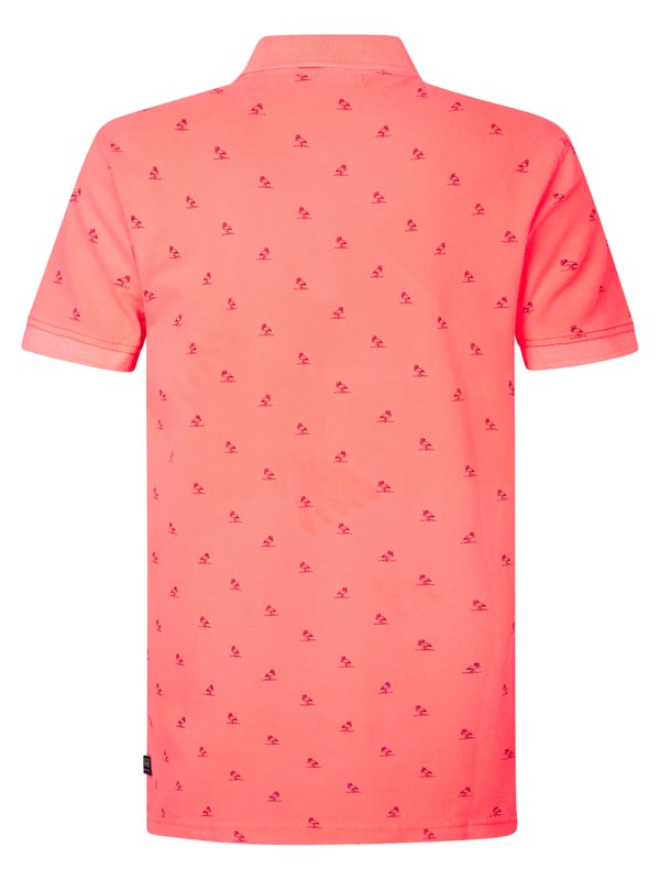 All-over print polo met openstaande kraag en knoopsluiting. Gemaakt van 95% organisch katoen en 5% elastaan. Verkrijgbaar in verschillende kleuren. Twijfel je tussen twee maten? Kies dan de grootste maat. Polo met korte mouwenAll-over printOpenstaande kraagKnoopsluiting95% organisch katoen en 5% elastaan