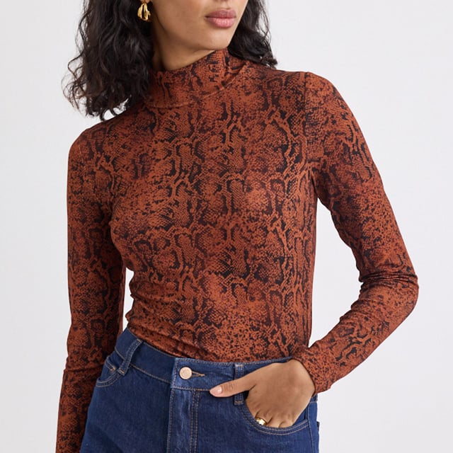 Women's Nobodys Child Lyra Snake Print Funnel Neck Long Sleeve Top. A true essential. With a high neckline and long sleeves, this brown snake print top is the perfect layering piece. Style with your favourite jeans or layer under pinnies, waistcoats, dungarees and more.- High neck.- Long sleeves.- Soft stretch jersey fabric.- Designed for a close cut.- Size tip: we recommend your usual size. Material: 95% Ecovero™ Viscose, 5% Elastane. Ref: T250945MLT.