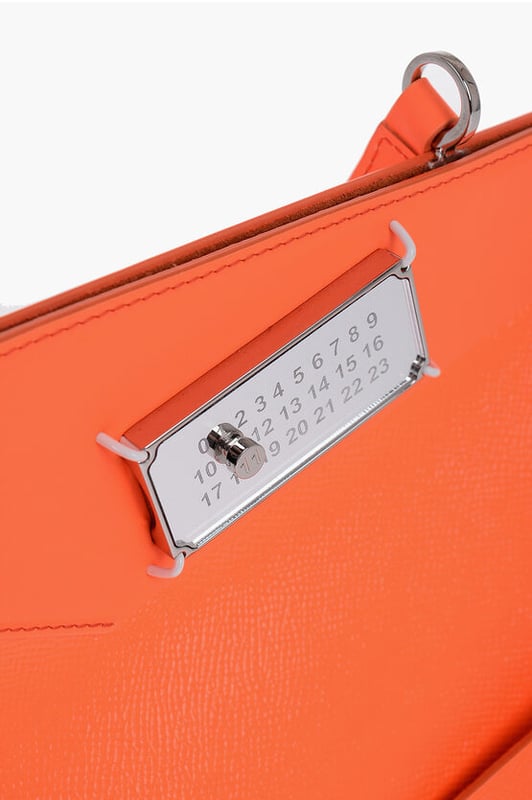 Bolso de mano de piel vegana martillada en color neón naranja Primavera-Verano, Naranja, Hecho en Italia, Bolso, SAN VALENTÍN, LxAlxAn: 28x22x14cm