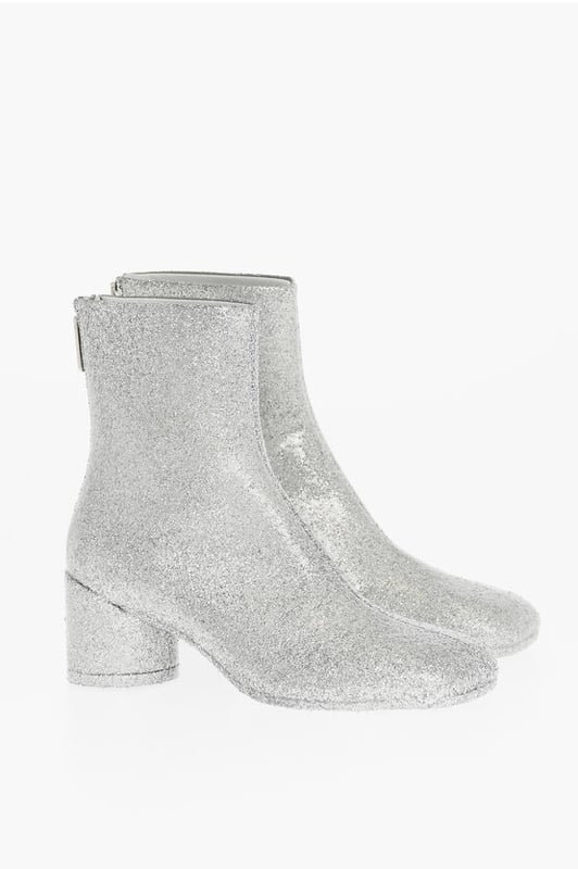 Frühling/Sommer, DAMENTAG, Silber, Reißverschluss, Glitzer, Logo, Made in Italy, Quadratische Spitze, Ledersohle, DIE NACHT IST JUNG, GLÄNZEND. Die gesamte Oberfläche dieses Modells ist mit einer Glitzerbehandlung + transparentem Guss bedeckt, einer manuellen und handwerklichen Behandlung. Tropfen aus transparentem Gummimaterial konzentrieren sich an verschiedenen Stellen des Schuhs, insbesondere auf der Sohle. Da es sich um ein handgefertigtes Verfahren handelt, ist es nicht möglich, diesen Effekt zu vermeiden oder eine Gleichmäßigkeit zu erreichen. Eventuelle Unterschiede zwischen den Paaren und Lichthöfe auf dem Futter sind als normal anzusehen und als Garantie für die handwerkliche Herstellung des Produkts zu betrachten. Die verwendeten Produkte sind absolut ungiftig. Es wird empfohlen, die Schuhe mit Vorsicht zu tragen und die Reinigung mit scheuernden chemischen Mitteln zu vermeiden. Absatz: 6 cm