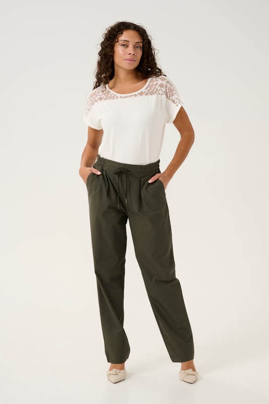 Regular taille,Lange lengte,Straight  Fijne was 30°, niet bleken, niet in de droger drogen, Druipnat ophangen in de schaduw, koud strijken max. 110° C, Droogreiniging  65% Viscose,30% Nylon,5% Elastaan