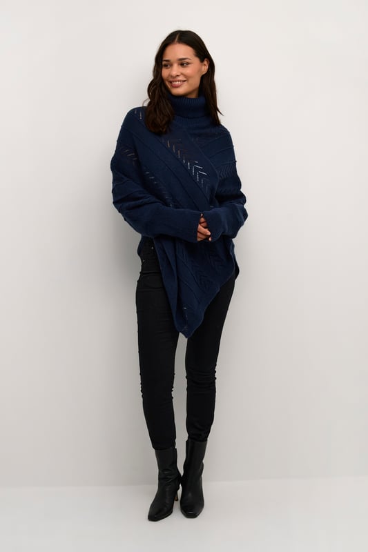Loose fit  Fijne was 30°, niet bleken, niet in de droger drogen, Liggend laten drogen in de schaduw, koud strijken max. 110° C, Chemisch laten reinigen.  100% Polyester