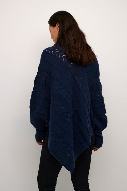 Loose fit  Fijne was 30°, niet bleken, niet in de droger drogen, Liggend laten drogen in de schaduw, koud strijken max. 110° C, Chemisch laten reinigen.  100% Polyester