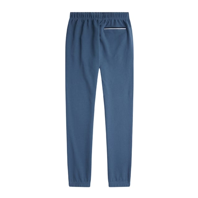 Freu dich auf ultimativen Komfort und Style mit Fred Perrys Midnight Blue Loopback Sweatpants! Mit Kordelzug in der Taille und Bündchen an den Beinen bietet diese Jogginghose die perfekte Passform für jede Aktivität. Zwei praktische Taschen und das charakteristische Fred Perry-Logo auf der linken Tasche sorgen für ein praktisches und modisches Design. Die Jogginghose aus 100 % Baumwolle ist atmungsaktiv und strapazierfähig - die perfekte Wahl für jeden modernen Mann. Verpassen Sie nicht dieses hochwertige Produkt der bewährten Marke Fred Perry