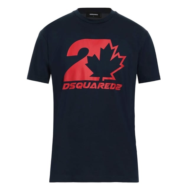 Experimenta la máxima comodidad y estilo con nuestra camiseta azul marino &quot;DSQUARED&quot;. Con un llamativo y llamativo logo DSQUARED en un vibrante rojo en la parte delantera, esta camiseta 100 % algodón es perfecta para cualquier ocasión. Fabricada en Rumanía con artesanía de calidad, te encantará su estilo y tacto. ¡No te pierdas la oportunidad de demostrar tu pasión por la marca DSQUARED! ¡Haz tu pedido ahora y mejora tu armario!