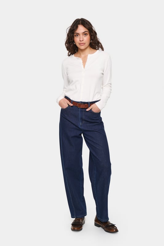 Classic fit,Lange mouwen  Fijne was 30°, niet bleken, niet in de droger drogen, Liggend laten drogen., koud strijken max. 110° C, Chemisch laten reinigen.  80% Viscose,20% Polyamide