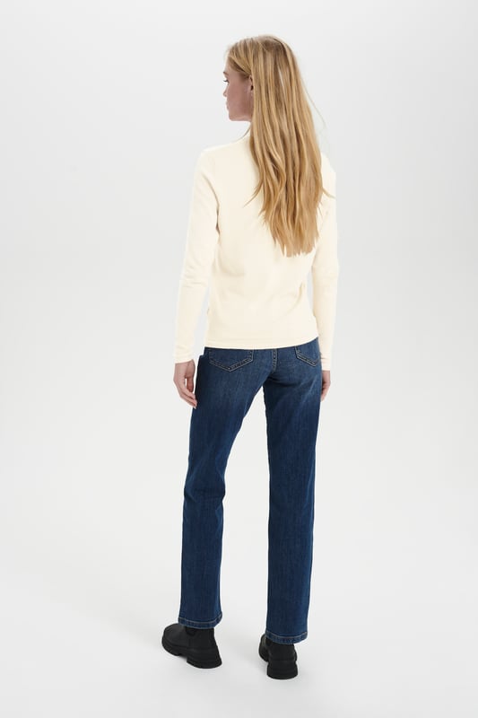Classic fit,Lange mouwen  Fijne was 30°, niet bleken, niet in de droger drogen, Liggend laten drogen., koud strijken max. 110° C, Chemisch laten reinigen.  80% Viscose,20% Polyamide