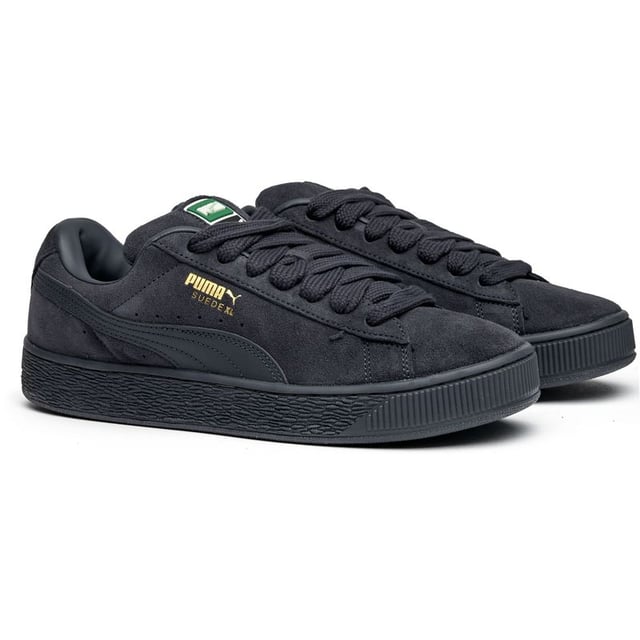 Zapatillas Puma Suede XL para hombre, grises, fabricadas en ante y con suela de goma. Presentan: diseño XL, lengüeta acolchada, cordones gruesos y cordones de repuesto.