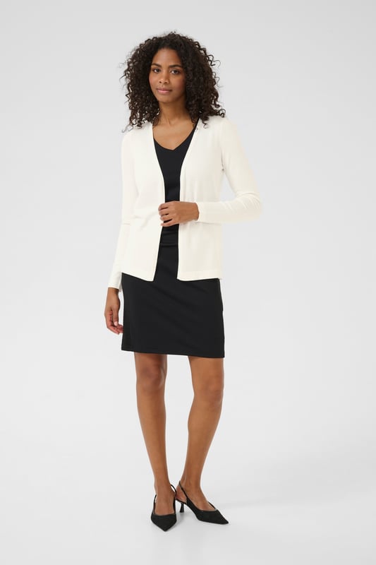 Regular fit,Lange mouwen  Fijne was 30°, niet bleken, niet in de droger drogen, Liggend laten drogen in de schaduw, koud strijken max. 110° C, Droogreiniging  80% Viscose,20% Nylon