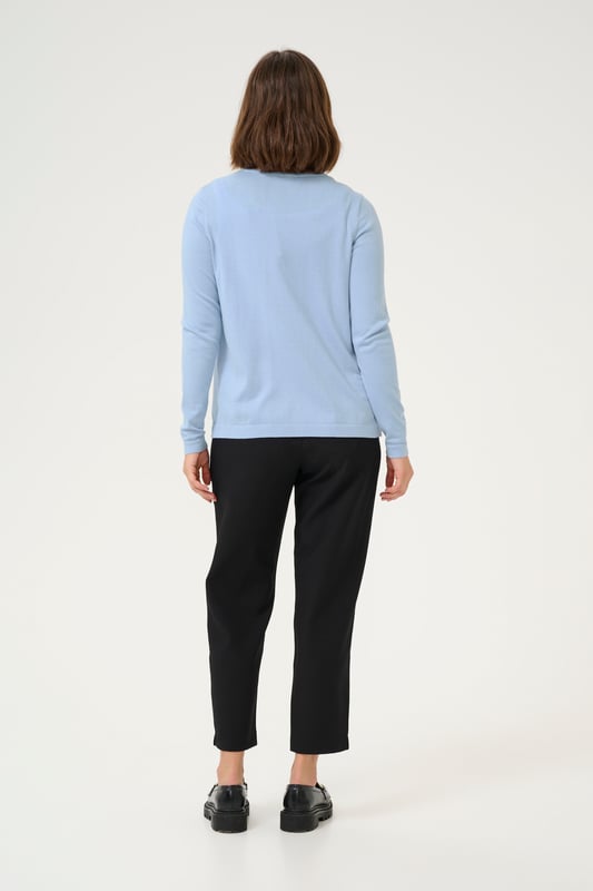 Regular fit,Lange mouwen  Fijne was 30°, niet bleken, niet in de droger drogen, Liggend laten drogen in de schaduw, koud strijken max. 110° C, Droogreiniging  80% Viscose,20% Nylon
