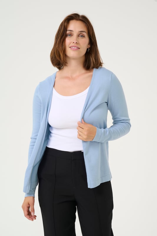 Regular fit,Lange mouwen  Fijne was 30°, niet bleken, niet in de droger drogen, Liggend laten drogen in de schaduw, koud strijken max. 110° C, Droogreiniging  80% Viscose,20% Nylon