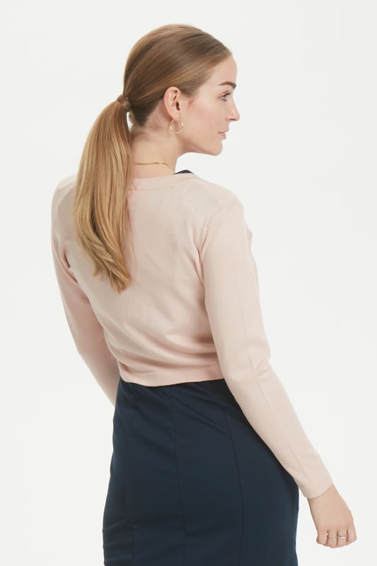 Regular fit,Lange mouwen  Fijne was 30°, niet bleken, niet in de droger drogen, Liggend laten drogen in de schaduw, koud strijken max. 110° C, Droogreiniging  80% Viscose,20% Nylon