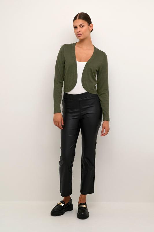 Regular fit,Lange mouwen  Fijne was 30°, niet bleken, niet in de droger drogen, Liggend laten drogen in de schaduw, koud strijken max. 110° C, Droogreiniging  80% Viscose,20% Nylon