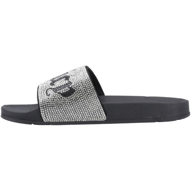 Dit instapmodel heeft een veloursband met hotfix diamanté merkapplicatie, een merkgebonden buitenzool en voetbed.