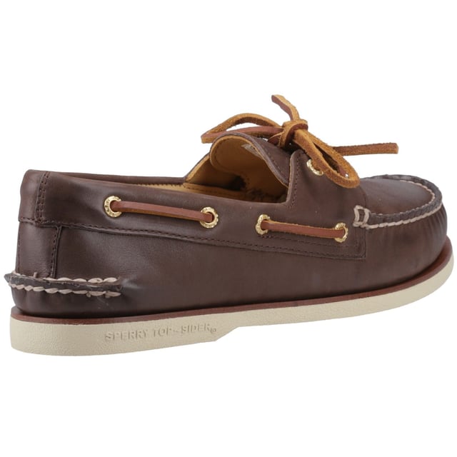 Die Gold Cup Authentic Original 2-Eye Bootsschuh repräsentiert den Höhepunkt einer Tradition, die sich über neun Jahrzehnte erstreckt. Hergestellt aus hochwertigem Vollnarbenleder mit Lammfellfutter, verfügen diese Bootsschuhe über unser charakteristisches 360°-Schnürsystem.