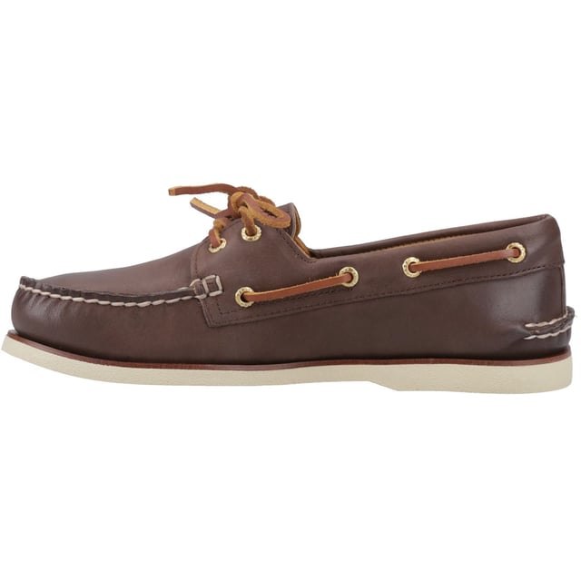 Die Gold Cup Authentic Original 2-Eye Bootsschuh repräsentiert den Höhepunkt einer Tradition, die sich über neun Jahrzehnte erstreckt. Hergestellt aus hochwertigem Vollnarbenleder mit Lammfellfutter, verfügen diese Bootsschuhe über unser charakteristisches 360°-Schnürsystem.