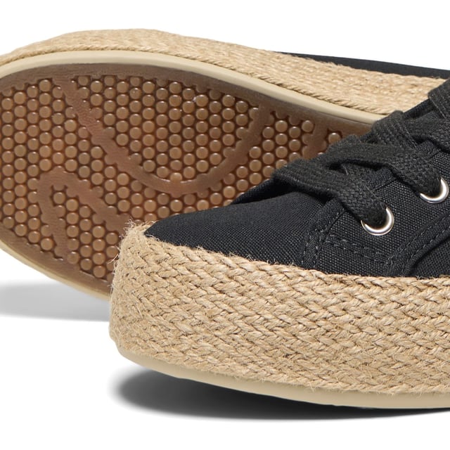 Find your new favourite footwear no matter the season and complete any outfit