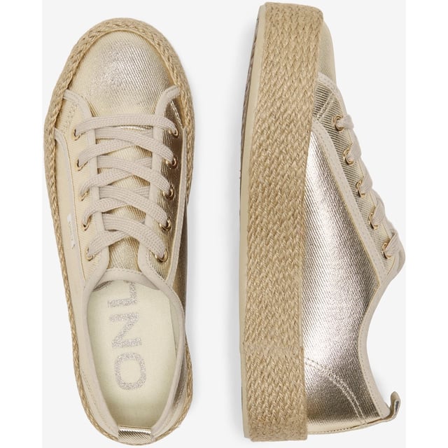 Find your new favourite footwear no matter the season and complete any outfit
