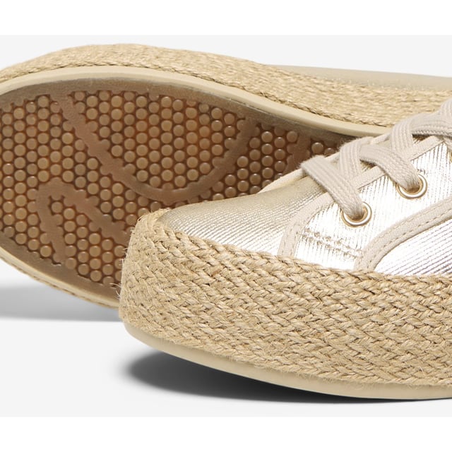 Find your new favourite footwear no matter the season and complete any outfit