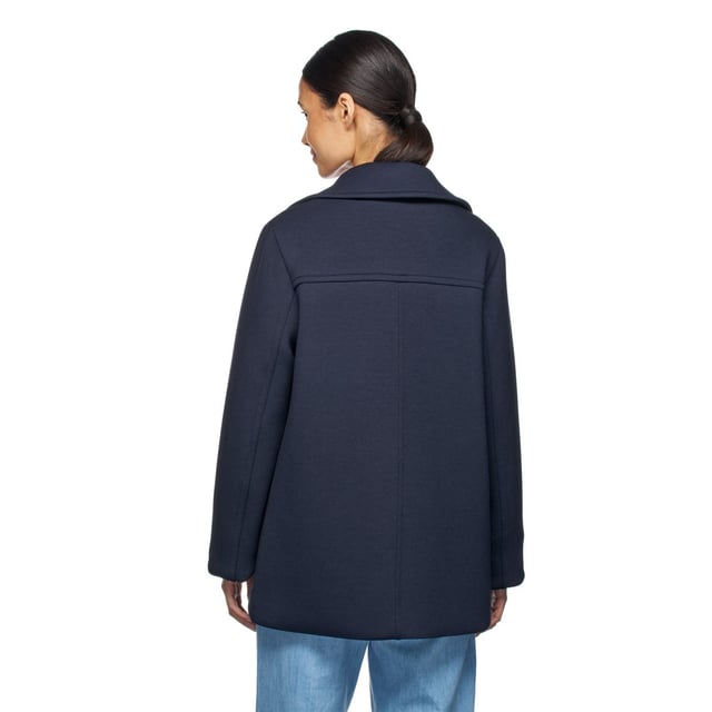 Gardenia is a peacoat loaded with contemporary appeal, featuring a design that is ideal for rounding off warm-weather dressing. Water-repellent and windproof, it is crafted from neoprene and delivers excellent levels of breathability and comfort.