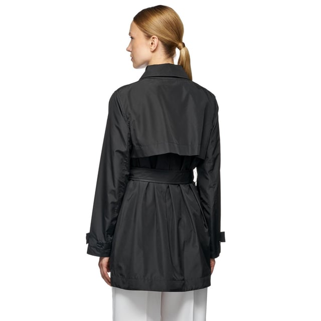 Water-resistant and windproof, Soleil is a trench coat with a waistbelt, practical pockets and a refined vibe. This ultralight garment has been crafted from recycled matt polyester with an everyday aesthetic and will perfectly complete city dressing.
